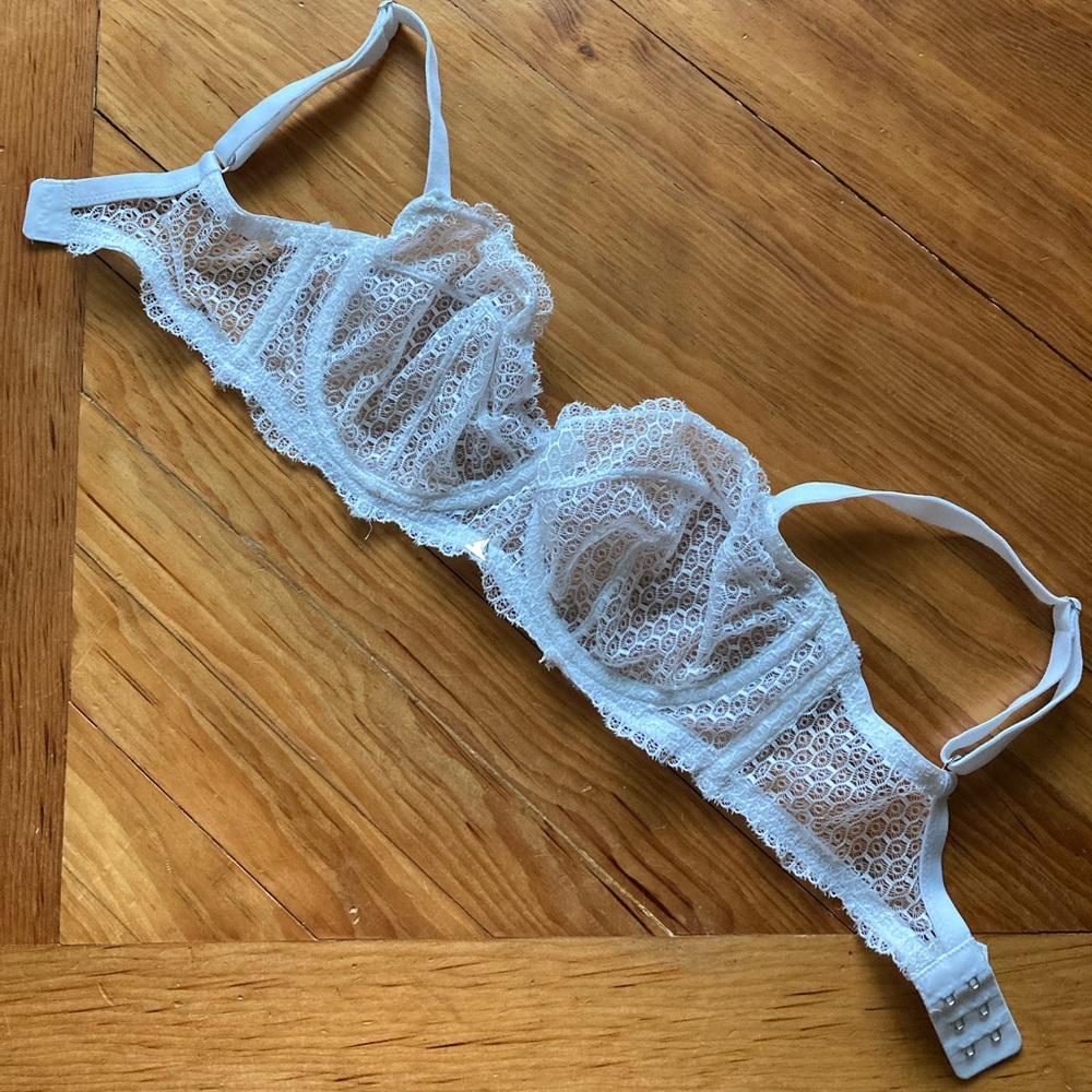 Beija London 30E white Waves Z balconette bra